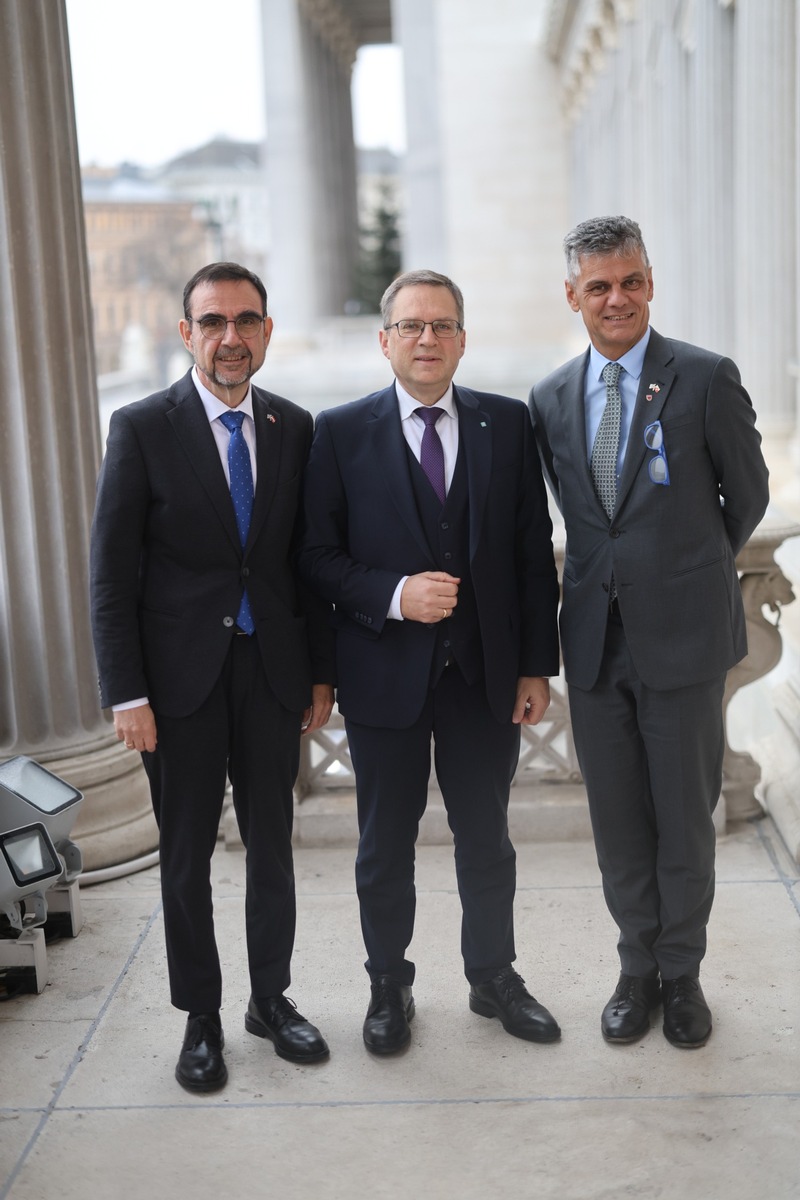 Südtirol stärkt Bayerns Bewerbung um Yad Vashem-Bildungszentrum - Holetschek freut sich über starken Rückenwind aus Bozen