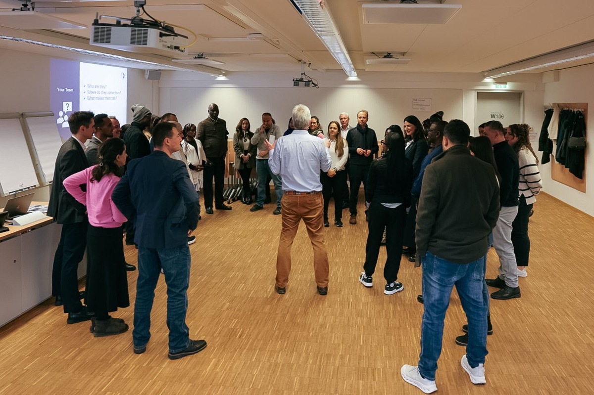 Zirkuläre Migration, Rückkehr, Reintegration - praxisnah, interdisziplinär und interkontinental vernetzt: Internationale Migrationsfachkräfte aus 15 Ländern gehen innovative Wege im Migrationsdiskurs presseportal.de