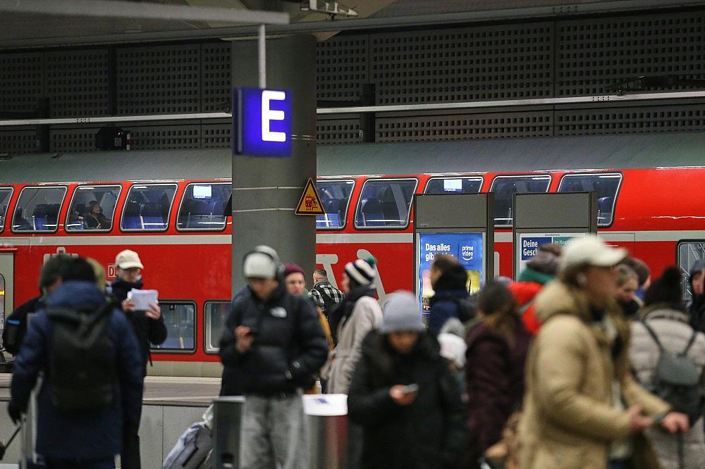 Neues Deutschlandticket: Polizeigewerkschaft plädiert für Passfoto auf Fahrkarte