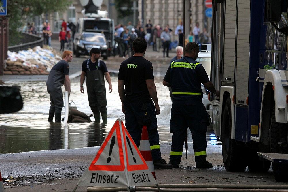 THW-Einsatzkräfte beim Hochwasser (Archiv)