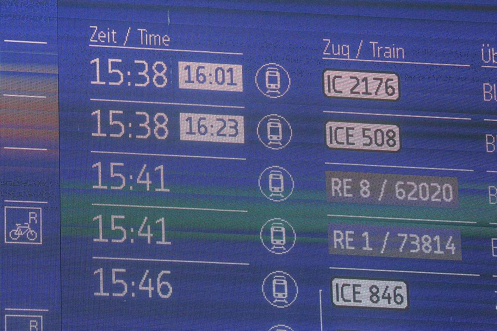 Anzeigetafel bei der Deutschen Bahn (Archiv)