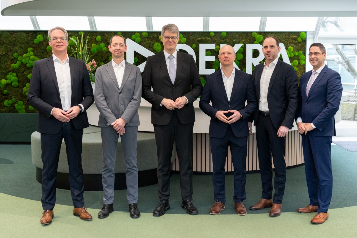 Hoher Besuch bei DEKRA: Gefragte Expertise rund um die sichere Mobilität von morgen / Verkehrsminister Patrick Schnieder in Stuttgart