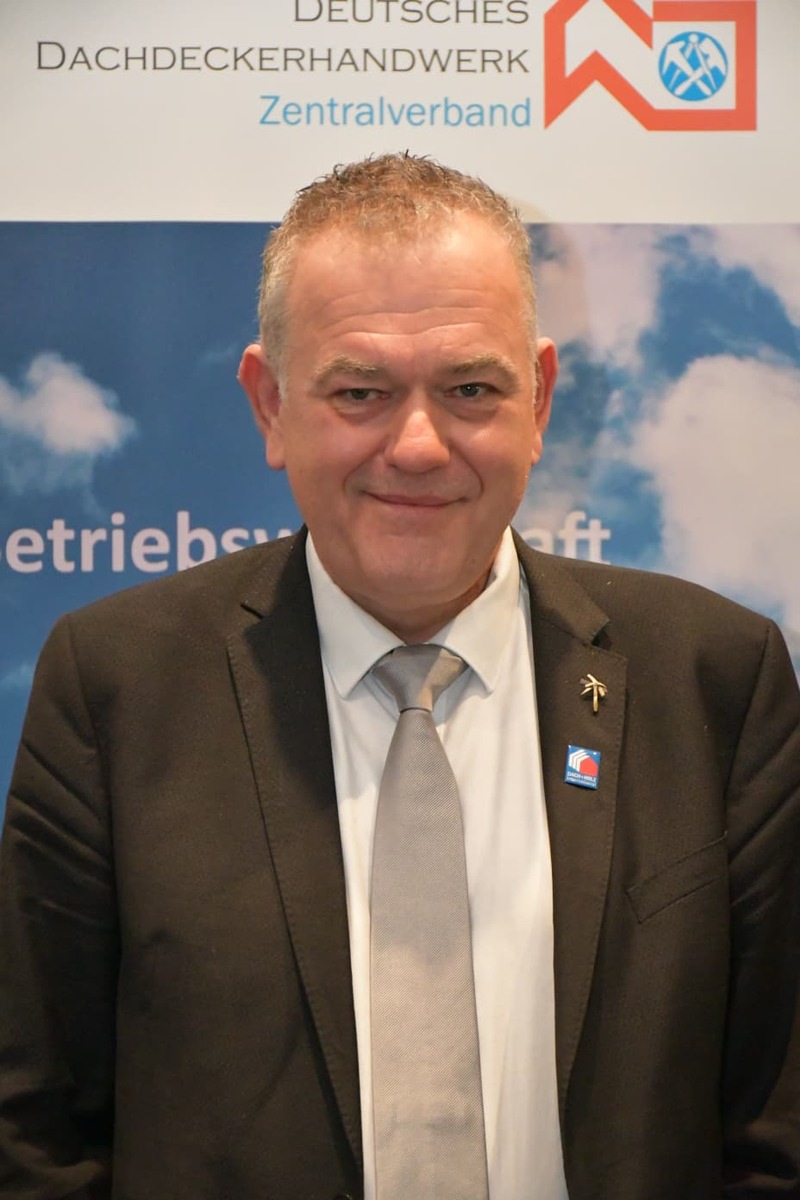 Wahl des Präsidiums im Dachdeckerverband / Dirk Bollwerk im Amt als ZVDH-Präsident bestätigt / Felix Schneider ist neuer ZVDH-Vizepräsident presseportal.de