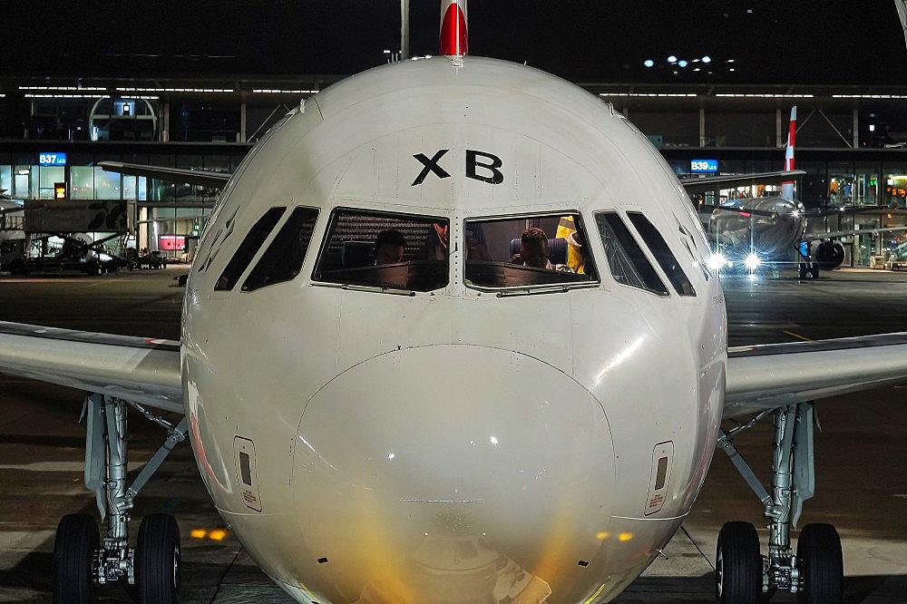 Piloten im Cockpit (Archiv)