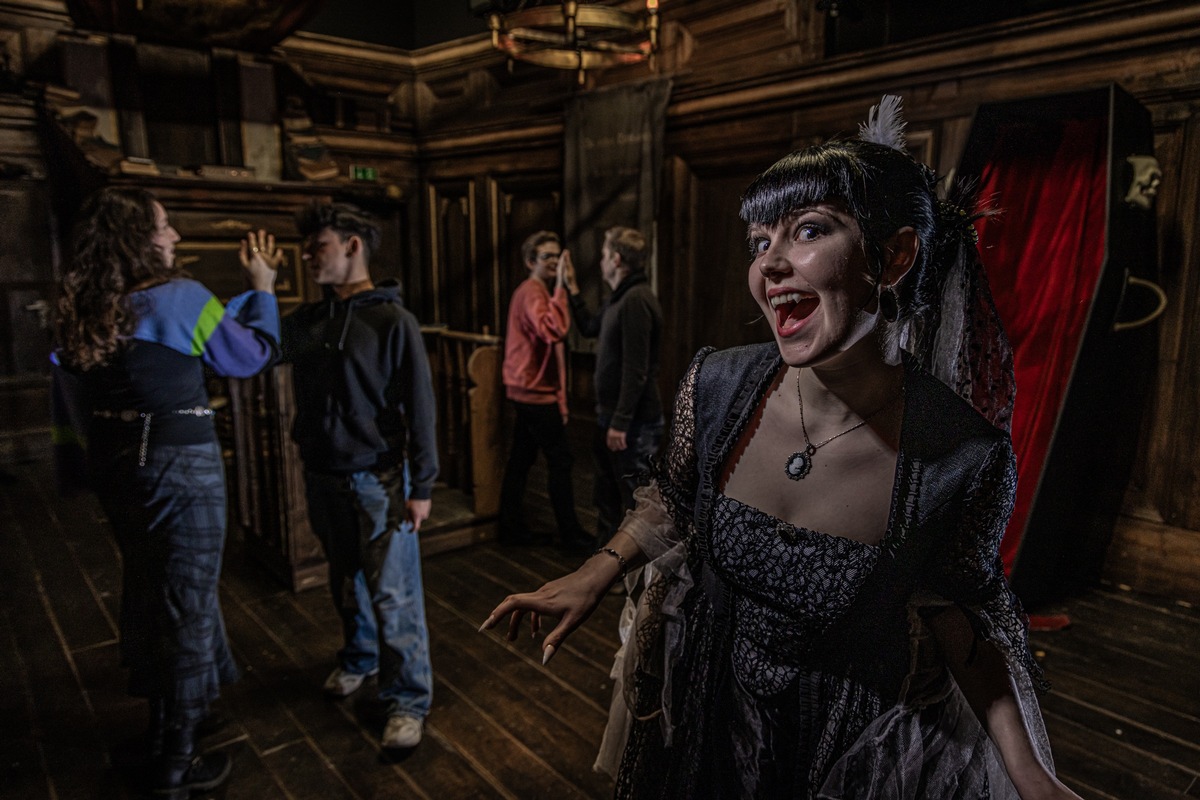 Verfluchter Geburtstag: Das Berlin Dungeon feiert sein 13-jähriges Bestehen / Düsteres Freitag-der-13.-Wochenende mit neuer Show, Schreckenslabyrinth und kleinen Überraschungen presseportal.de