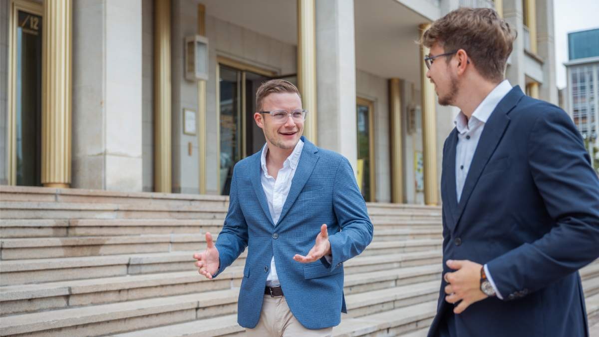 Mietwäsche statt Waschmaschine: Wie ein neues Logistikmodell kleine Gastgeber entlastet