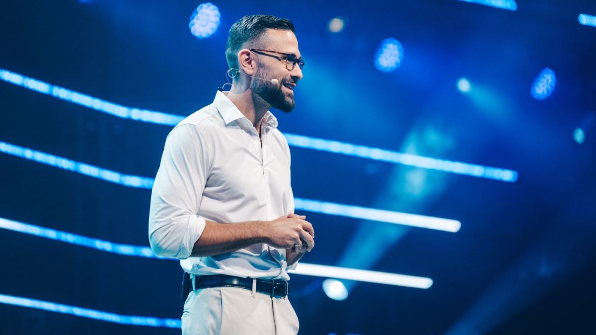 Enis Eisfeld: Warum Kontrolle im Unternehmen nicht durch mehr Arbeit entsteht – sondern durch bessere Systeme