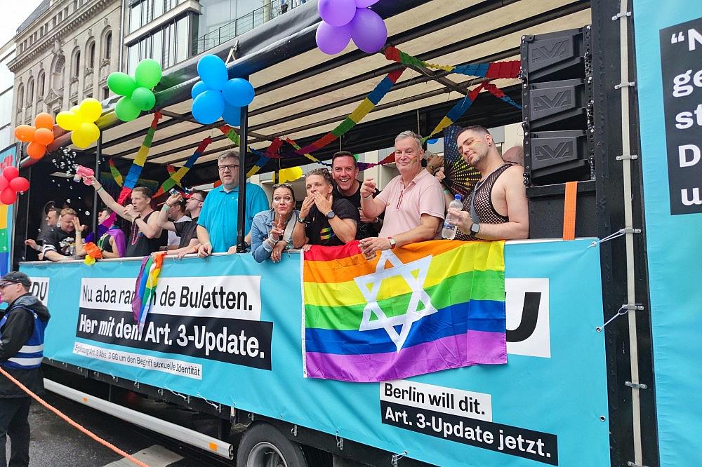 LSU-Wagen bei Parade zum Christopher-Street-Day (Archiv)