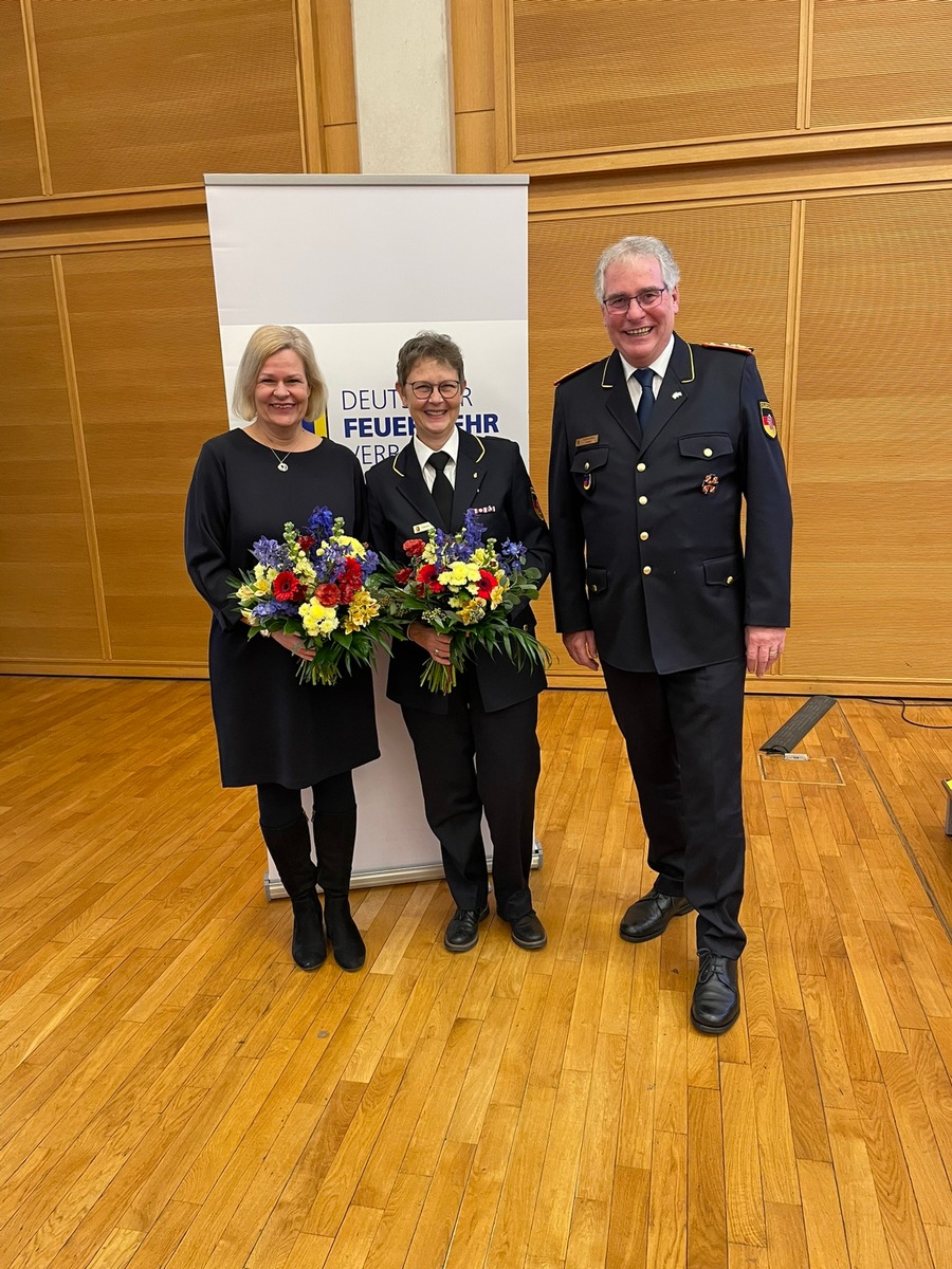 Nancy Faeser ist neue Vorsitzende des Beirats des Deutschen Feuerwehrverbandes / Dank an Vorgängerin Claudia Crawford für 17-jähriges Engagement / Fachvorträge bei Tagung in Berlin
