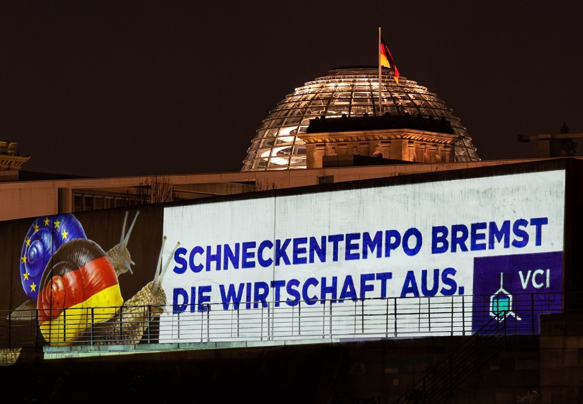 VCI fordert wirtschaftspolitischen Befreiungsschlag / Stärke des Standorts ausspielen