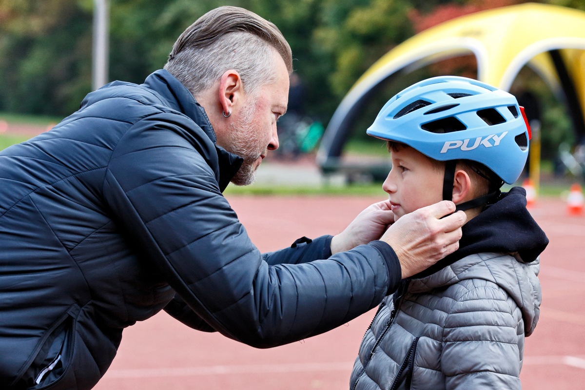 ADAC Kinderfahrradhelm-Test mit ernüchterndem Ergebnis: Kein Helm erreicht die Gesamtnote 