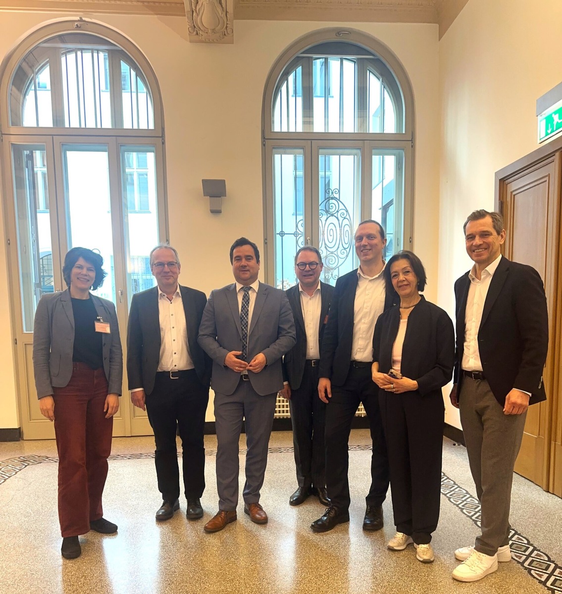 Ohne Innovations-Turbo kein Bau-Turbo / Neues Bauen - 80 Sekunden und dena bringen Innovationen für schnelleres Bauen und Sanieren auf die Baustelle