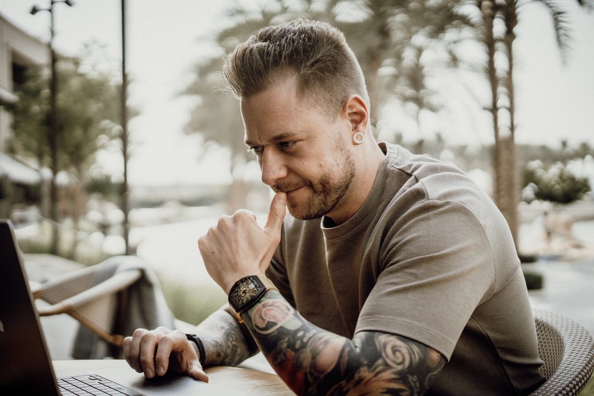 Senior verliert sechsstellige Summe durch Krypto-Betrug: So erkennen Anleger Krypto-Scams frühzeitig