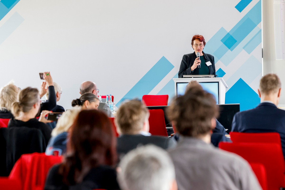 Neue DIN-Norm stärkt Gleichstellung in Organisationen / DIN EN ISO 53800 bietet erstmals umfassenden Leitfaden zur strukturierten Förderung von Geschlechtergerechtigkeit presseportal.de