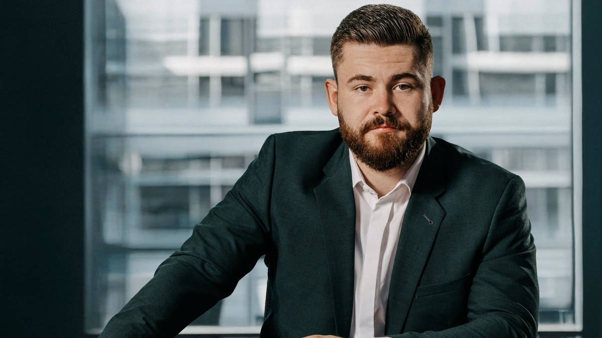 Vom Maklerverwaltungsprogramm zum KI-Agenten: Wie Professional Works X den Vermittleralltag revolutioniert