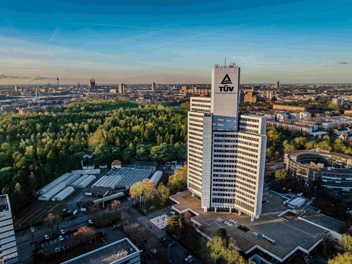 Unternehmensbilanz 2025: TÜV Rheinland wächst weltweit und macht neue Technologien sicher / TÜV Rheinland erzielt Umsatz von 2,98 Milliarden Euro / Investitionen und neue Arbeitsplätze presseportal.de