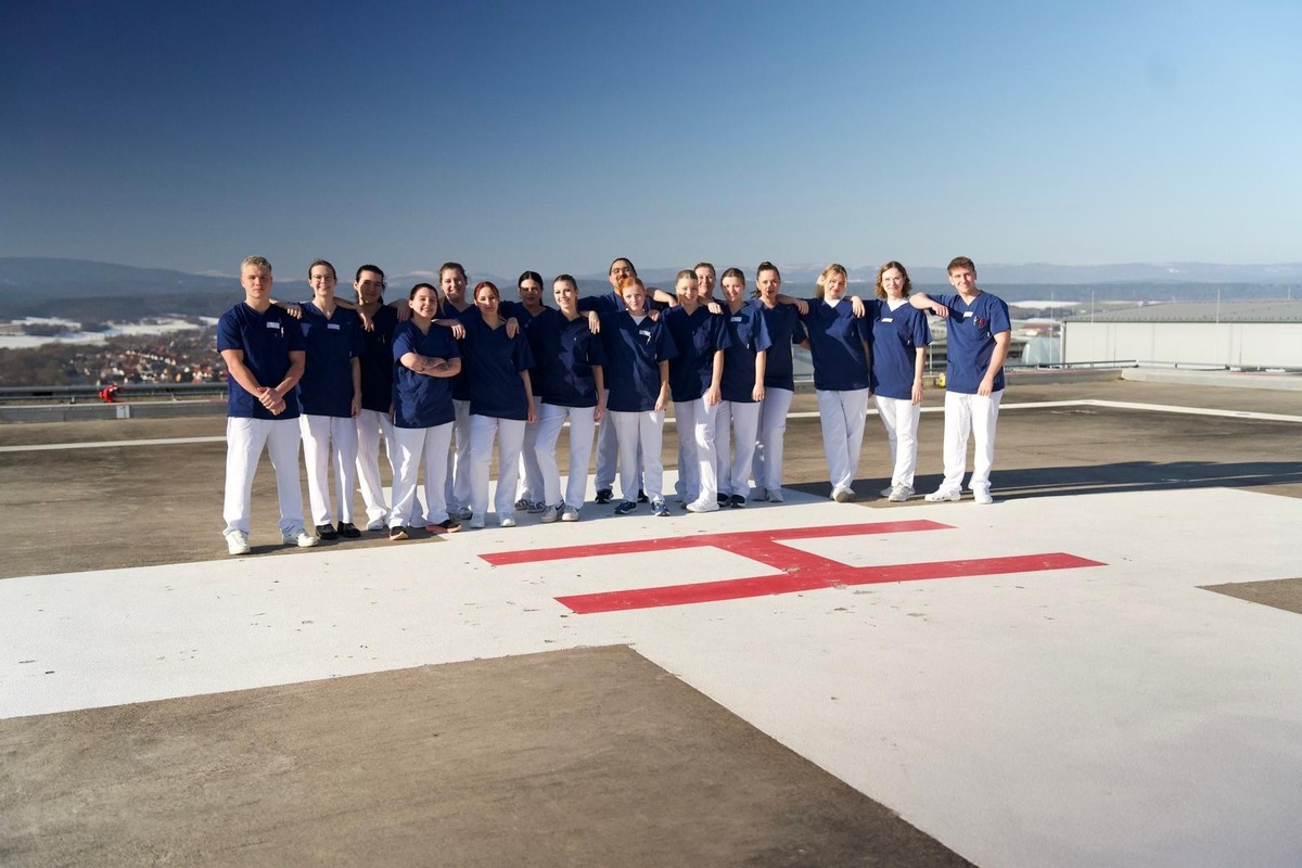 Lernen durch Verantwortung / 20 angehende Pflegefachkräfte leiten eine Woche den Stationsalltag presseportal.de