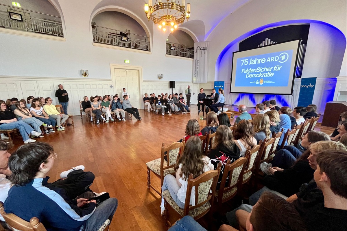 Tag der Pressefreiheit: MDR stärkt Medienkompetenz an Schulen und berichtet zu Medienfreiheits-Themen im Programm presseportal.de