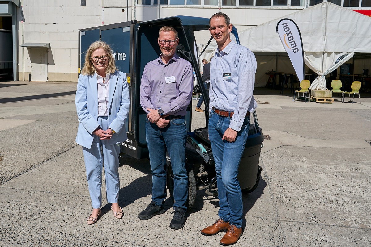 Immer mehr Amazon-Pakete kommen mit dem Rad: Verkehrssenatorin Bonde eröffnet neues Zentrum für Mikromobilität in Berlin