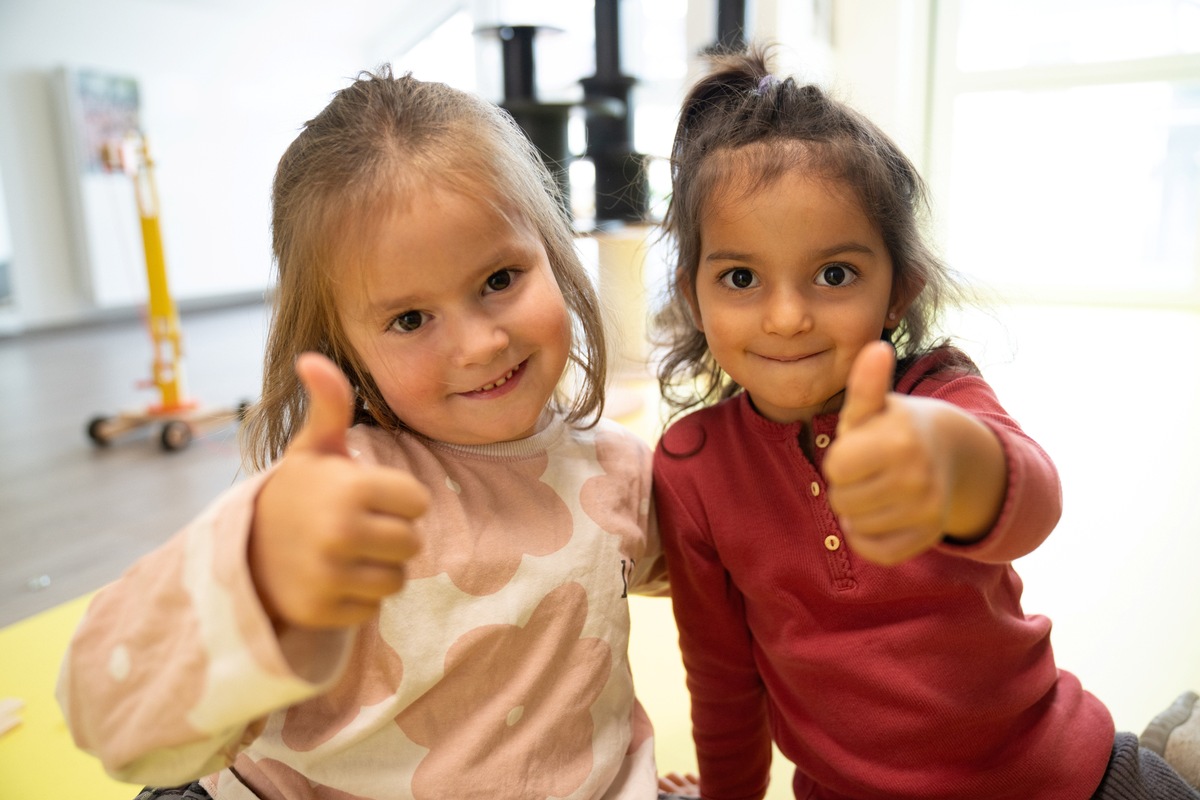 Licht an für die frühe Bildung / 30 Kitas und Bündnisse nominiert für Deutschen Kita-Preis 2026 presseportal.de