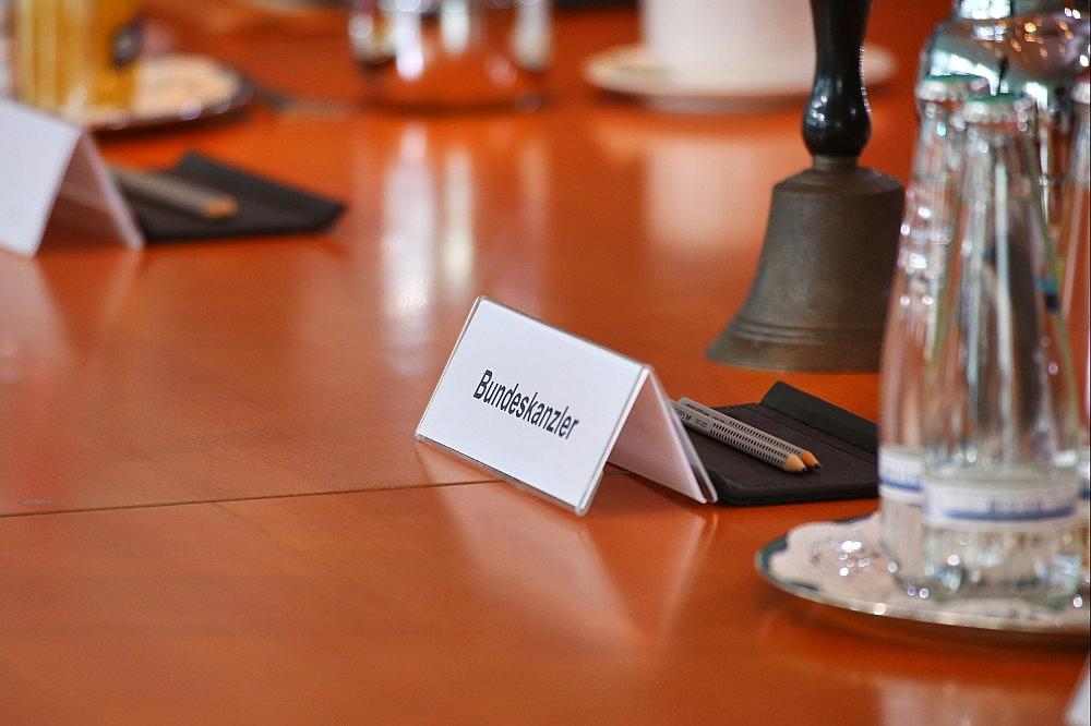 Schild für den Bundeskanzler (Archiv) via dts Nachrichtenagentur