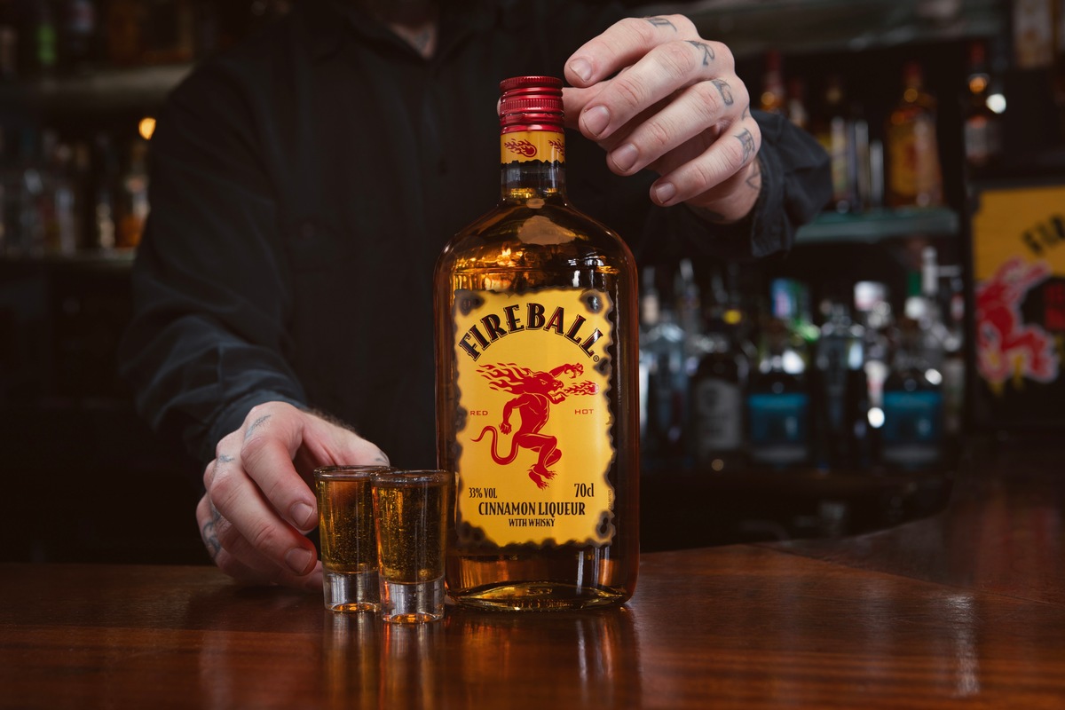 Fireball sucht Deutschlands langweiligste Vatertagsfeiern und startet den ultimativen 