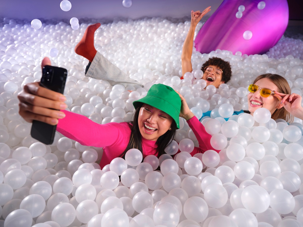 Eintauchen in eine Welt voller Magie: BUBBLE PLANET verwandelt Köln ab 9. Mai in ein schillerndes Sinneserlebnis