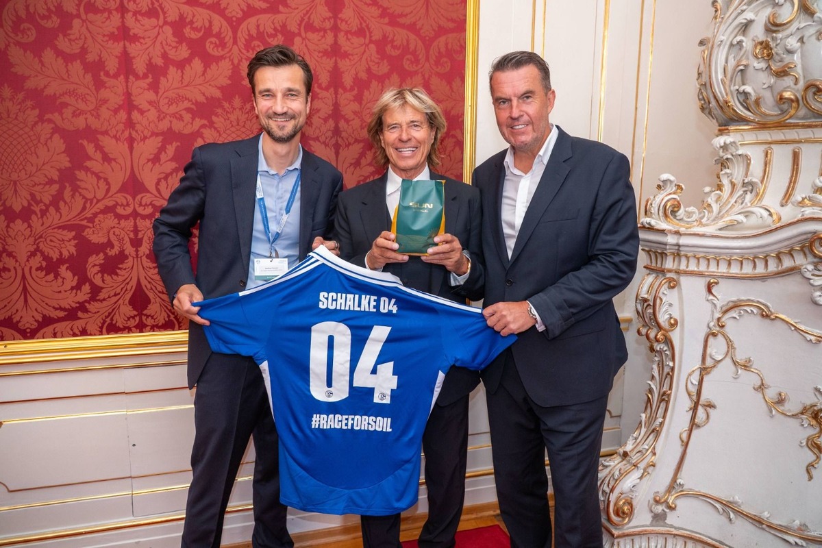 FC Schalke 04 steigt mit Hauptsponsor SUN MINIMEAL in die Bundesliga auf presseportal.de