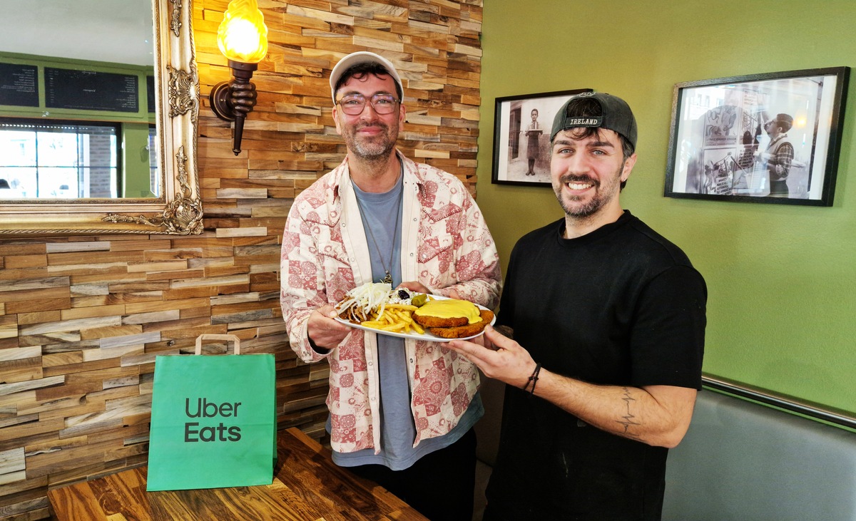 Marteria & Pfeiler Grill launchen neues Kultgericht / Inspiriert vom Taxi Teller: Uber Pfanne exklusiv über Uber Eats erhältlich