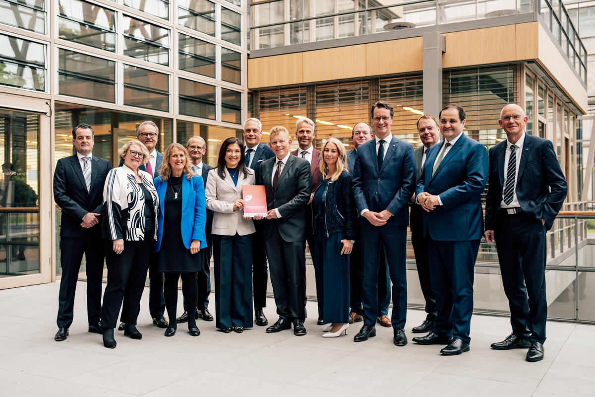 Delegation aus Konzernvorständen und Ministerpräsident Wüst übergibt Modellprojekte an Bundesregierung in Berlin / Innovationen aus dem Ruhrgebiet und NRW als Blaupause für ganz Deutschland presseportal.de