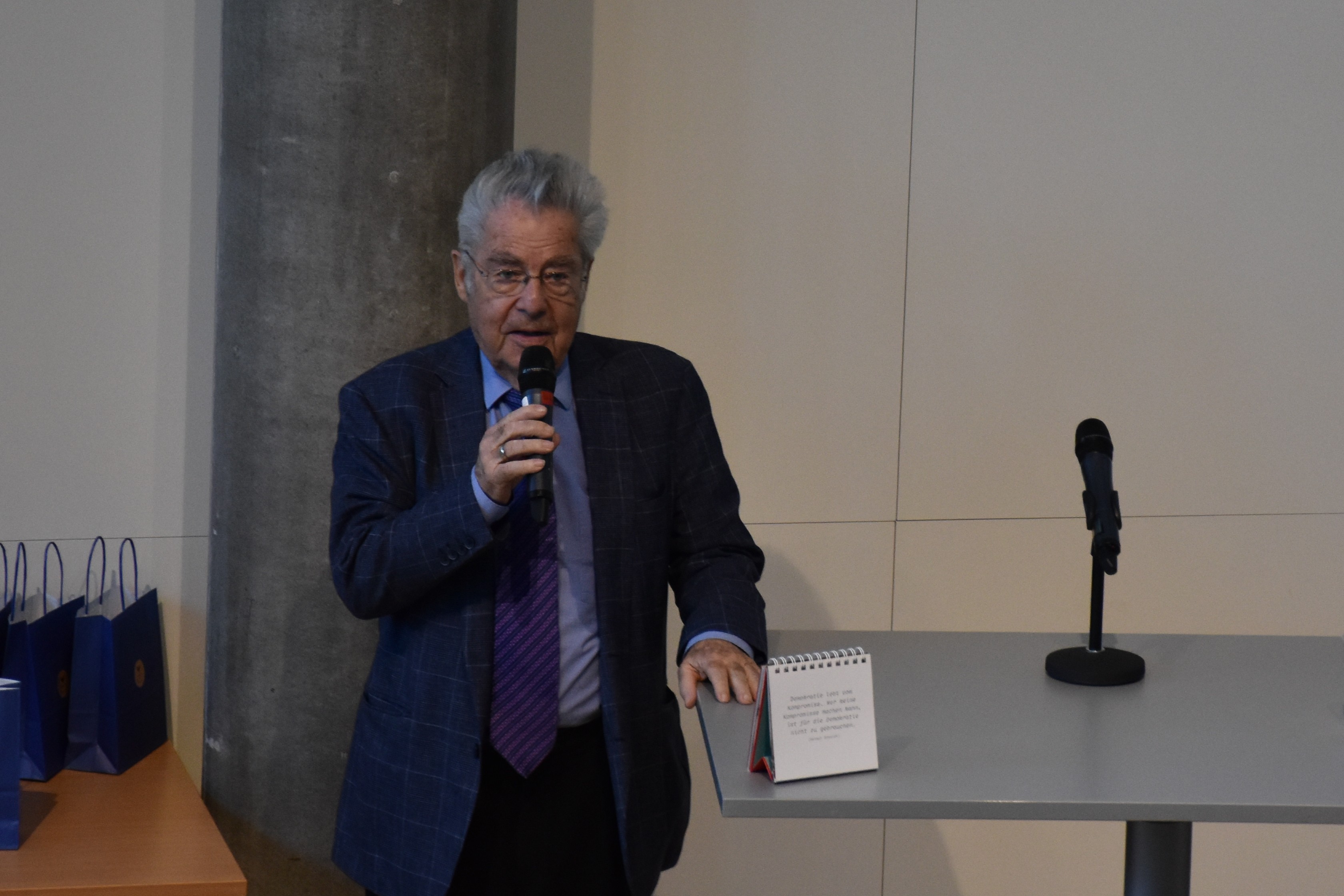Bundespräsident aD Dr. Heinz Fischer PH NÖ/Praßl-Wisiak über pressetext.de