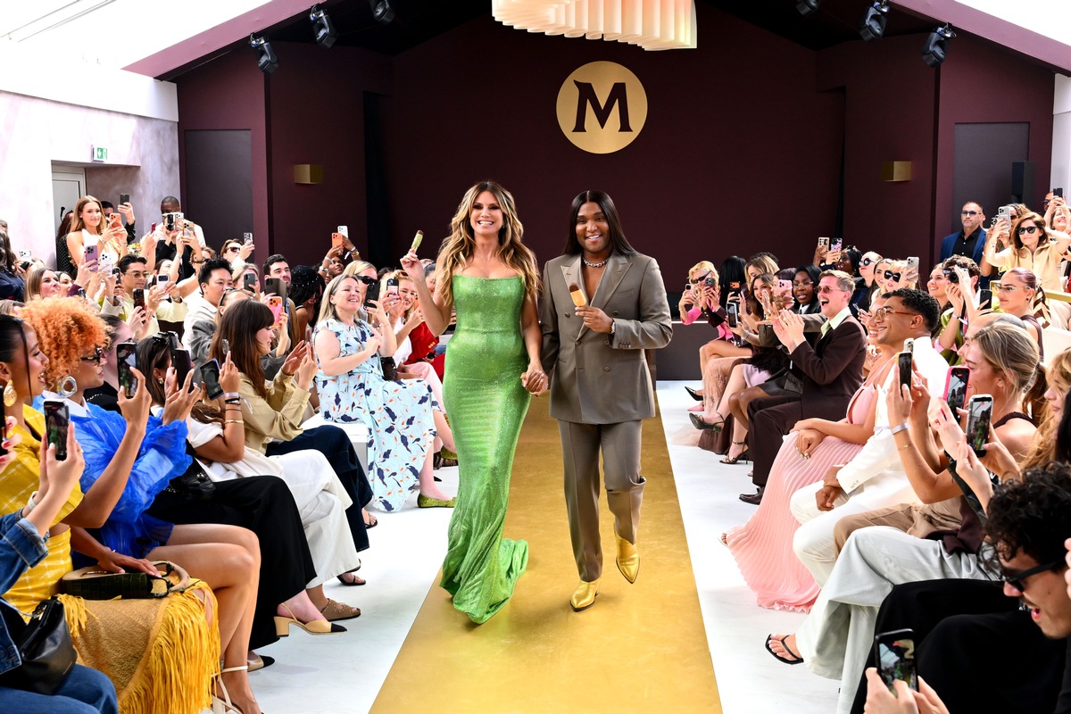 Magnum präsentierte seine erste Fashion-Show in Cannes / Kuratiert von Law Roach mit Überraschungsauftritt von Heidi Klum