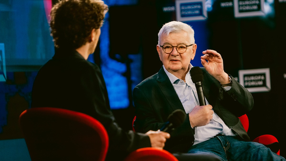 Joschka Fischer beim WDR Europaforum: „Ich halte an der Idee Europa dickschädelig fest“ WDR/Thomas Kierok / Weiterer Text über ots und www.presseportal.de/nr/7899 / Die Verwendung dieses Bildes für redaktionelle Zwecke ist unter Beachtung aller mitgeteilten Nutzungsbedingungen zulässig und dann auch honorarfrei. Veröffentlichung ausschließli