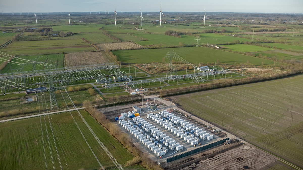 Wachstumsmarkt Batteriespeicher: energiva GmbH seit Jahresbeginn auch im BESS-Segment aktiv