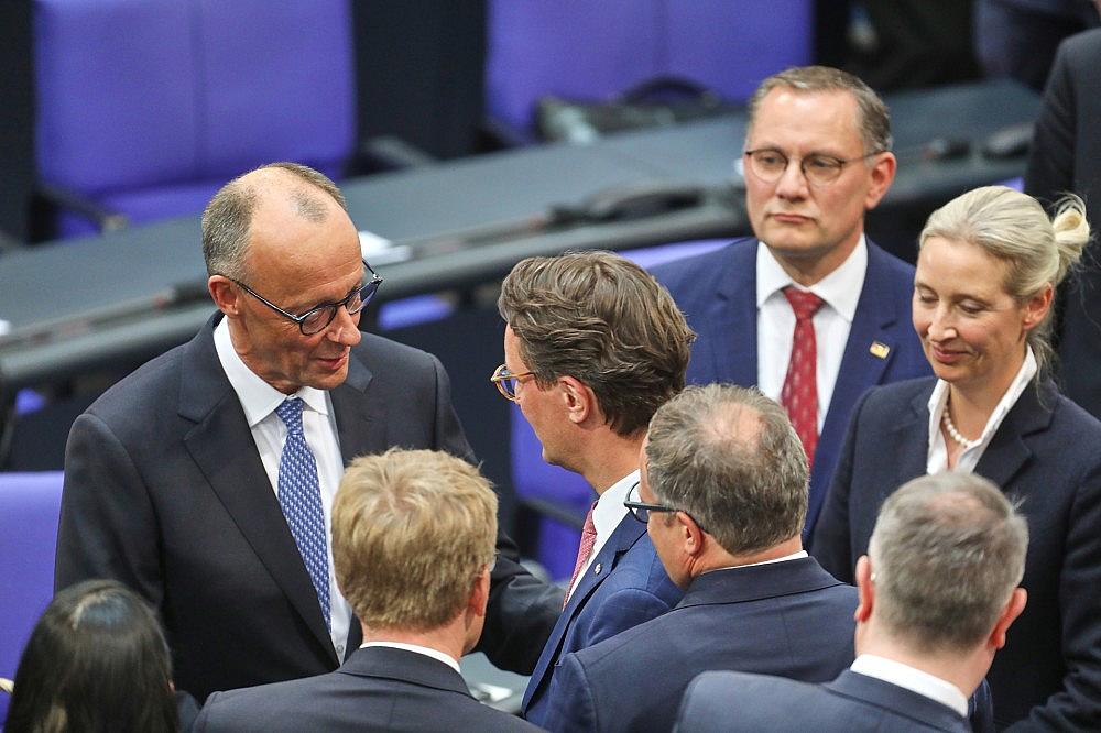Grünen-Vorsitzender Banaszak wendet sich gegen Kanzler-Personaldebatten in der Union