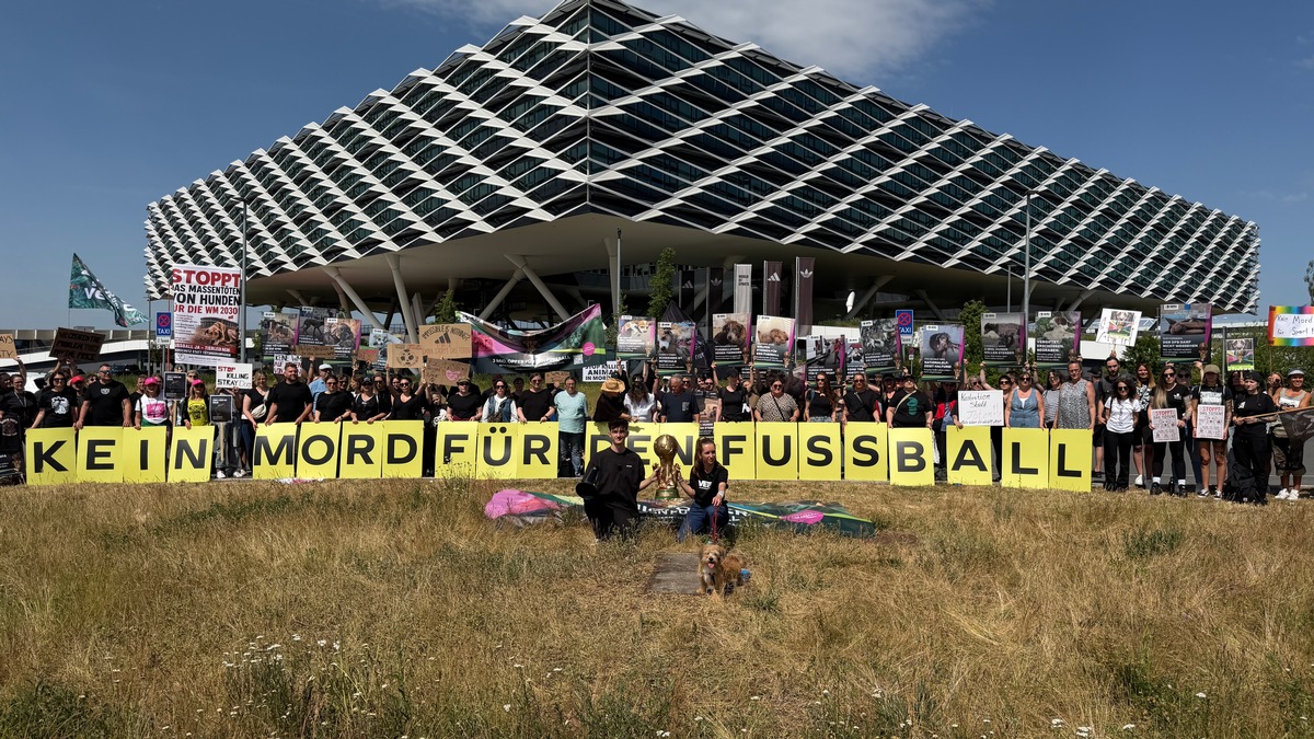 Großdemonstration: 200 Menschen protestieren gemeinsam mit VETO Tierschutz und Nathan Goldblat in Herzogenaurach gegen Massentötungen von Hunden für die WM 2030 in Marokko presseportal.de