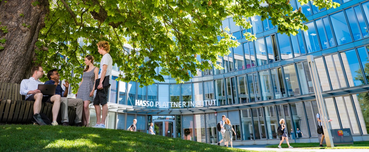 Jetzt für das Informatikstudium am HPI bewerben / Hasso-Plattner-Institut bereitet junge Talente auf eine von KI-geprägte Zukunft vor presseportal.de