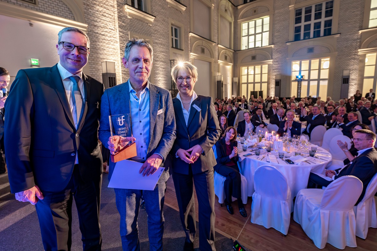 Tönnies Forschung ruft zur Bewerbung um Bernd-Tönnies-Medienpreis 2027 auf