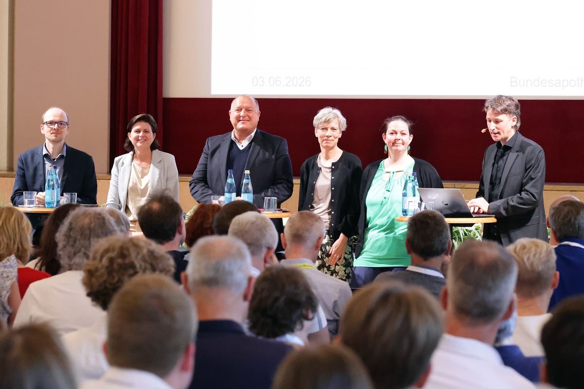 pharmacon fordert zentrale Position der Apothekerschaft bei Arzneimittelversorgung / pharmacon Meran