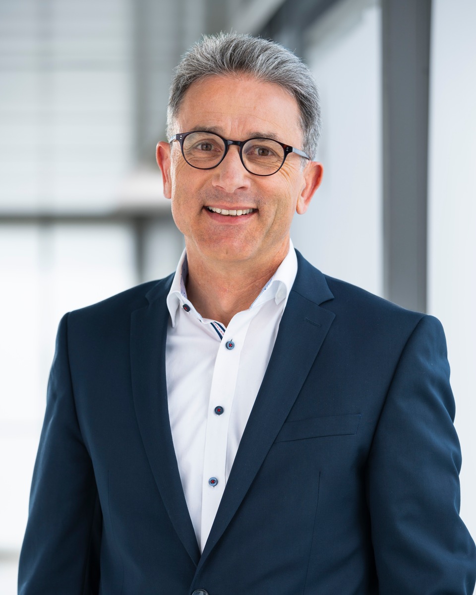 Patrick Mombaur wird neuer Vorstandsvorsitzender des Bildungs- und Gesundheitsanbieters SRH