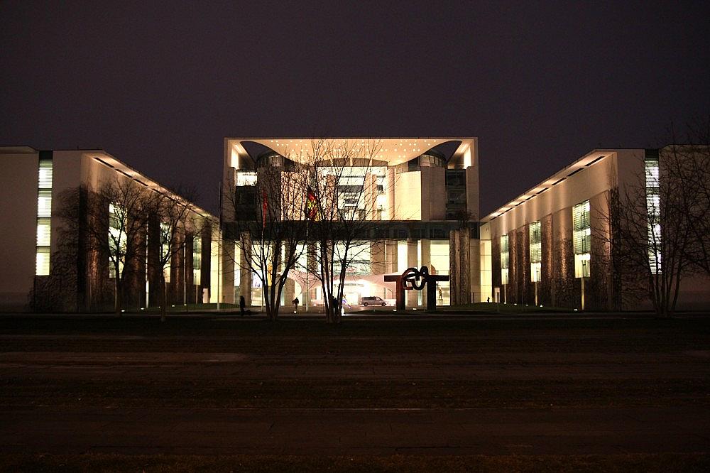 Bundeskanzleramt bei Nacht (Archiv) via dts Nachrichtenagentur