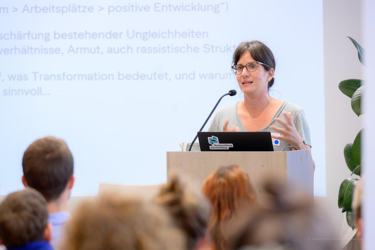 Zukunft geschlechtergerecht gestalten - Soziale Innovationen fördern / Bundesstiftung Gleichstellung veranstaltet 1. Strukturwandellabor
