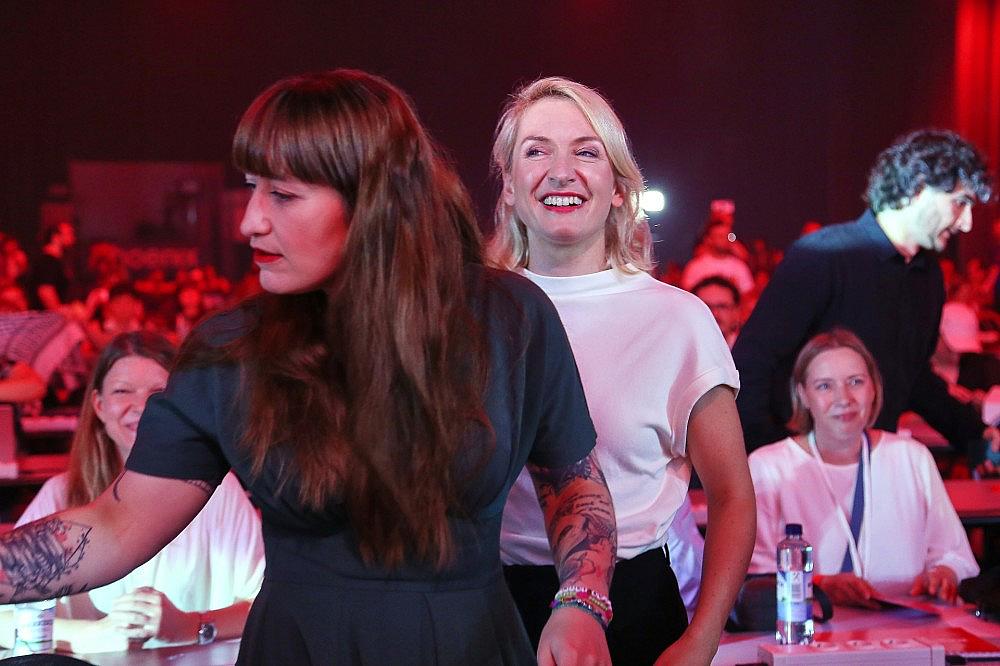Heidi Reichinnek und Ines Schwerdtner am 19.06.2026