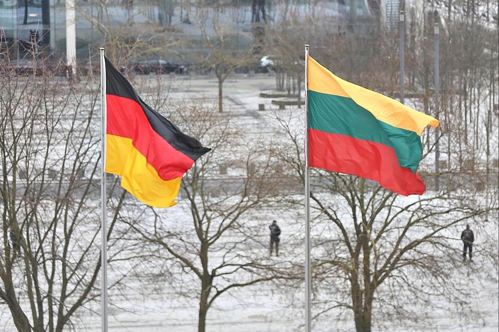 Fahnen von Deutschland und Litauen (Archiv)