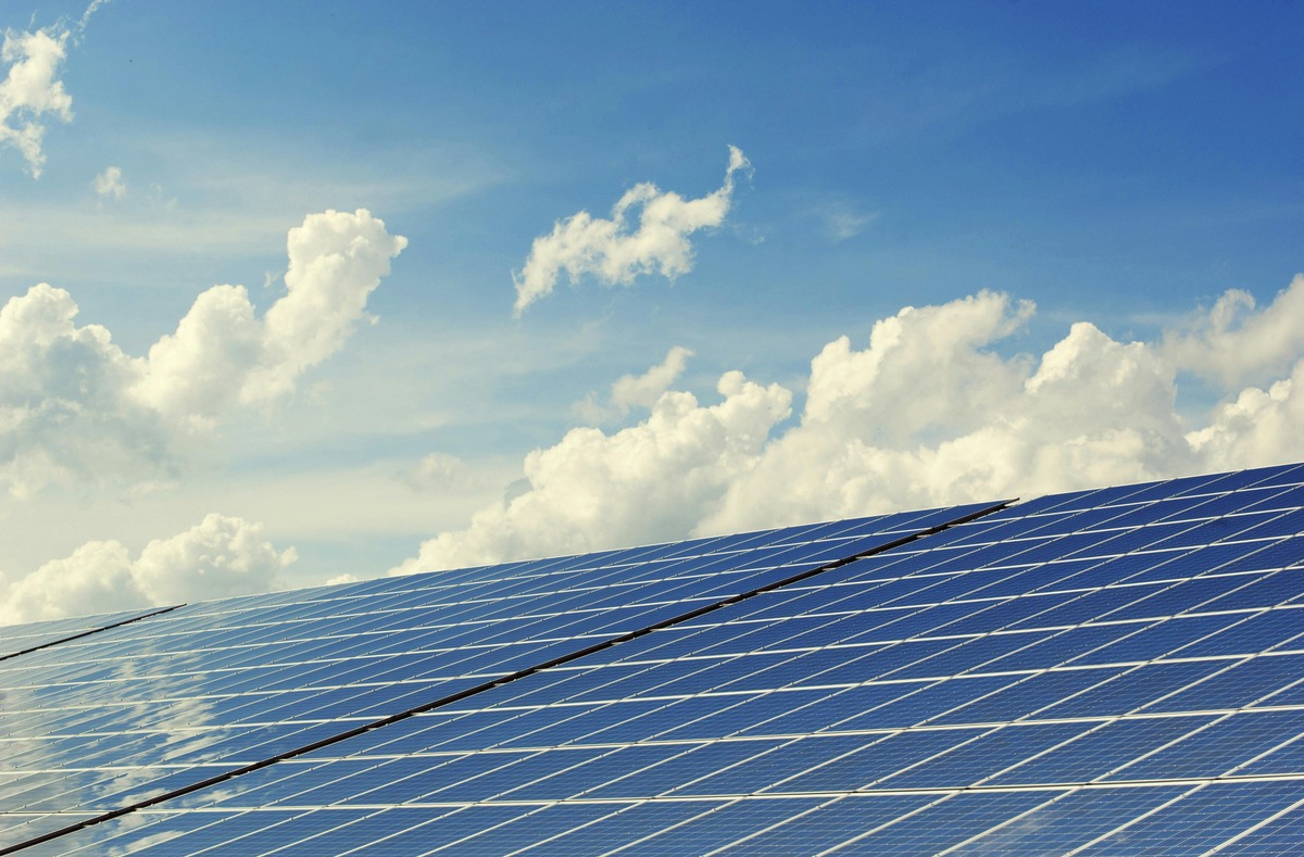 Studie von suena energy: Optimierte Auslegung kann das Erlöspotenzial von Grünstromspeichern mehr als verdoppeln