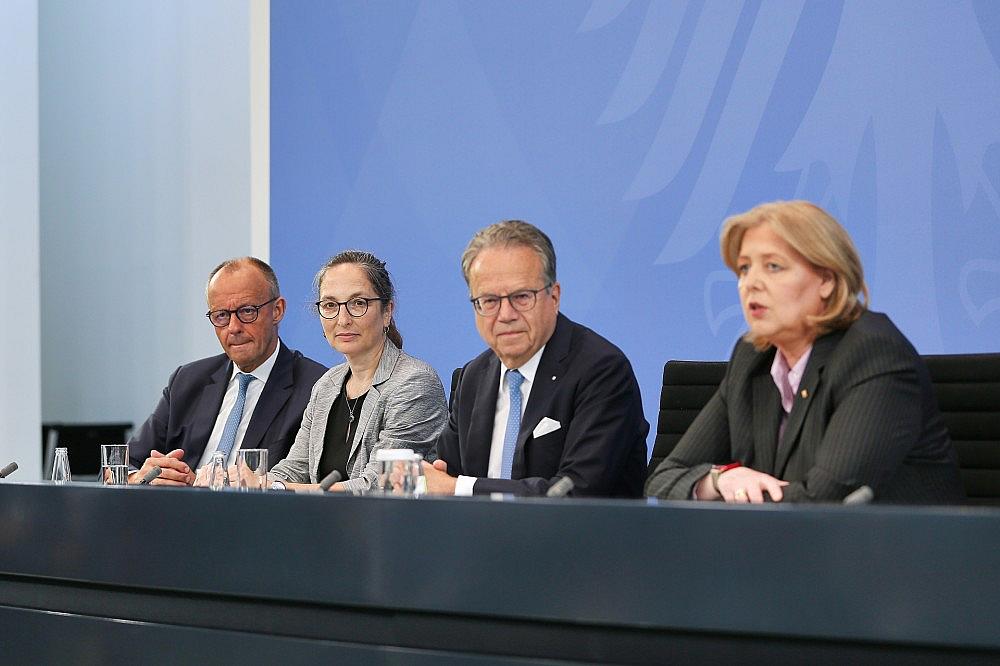 Übergabe des Berichts der Rentenkommission am 23.06.2026