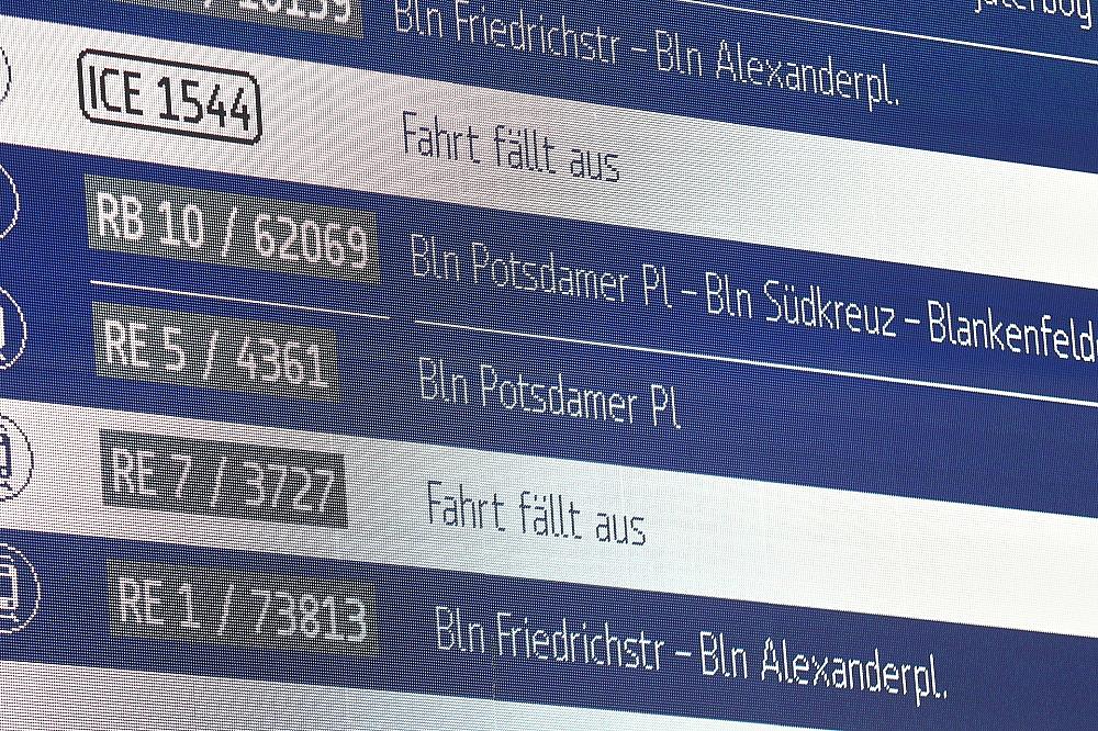Anzeigetafel bei der Deutschen Bahn (Archiv)