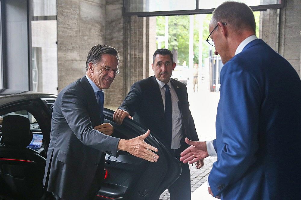 Mark Rutte nimmt an Kabinettssitzung teil am 01.07.2026
