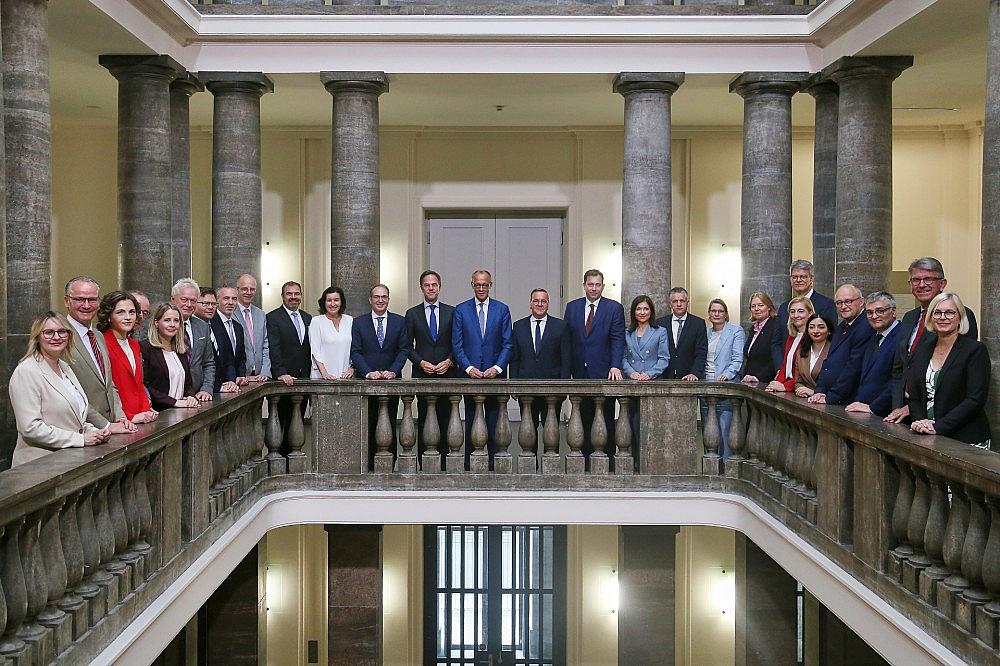 Kabinettssitzung im Verteidigungsministerium am 01.07.2026