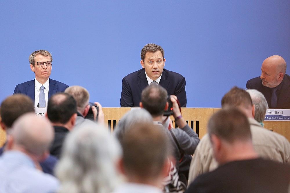 Lars Klingbeil (Mitte) am 06.07.2026
